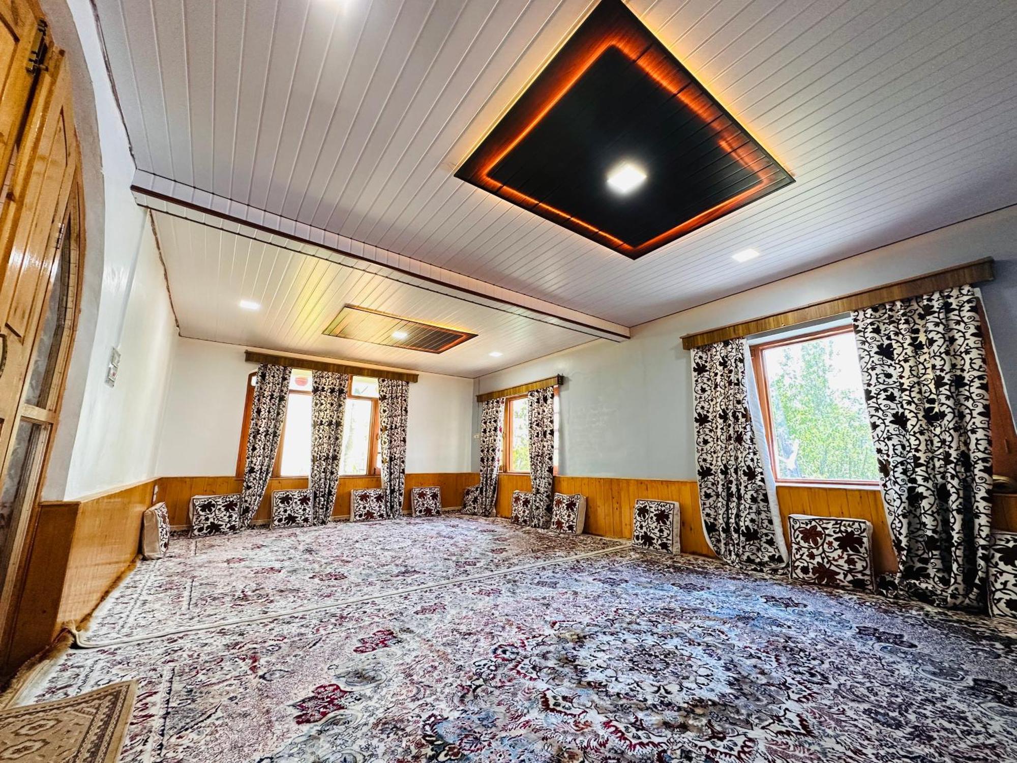 Sheen Homestay กุลมาร์ค ภายนอก รูปภาพ
